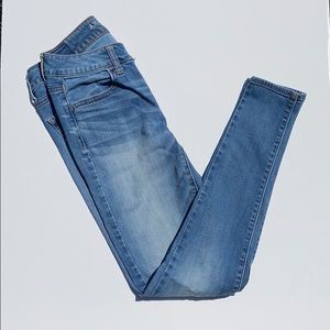 American Eagle Light Wash Skinny Jeans